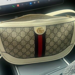 Beautiful Gucci authentic straight from the Gucci store online. Spring line.